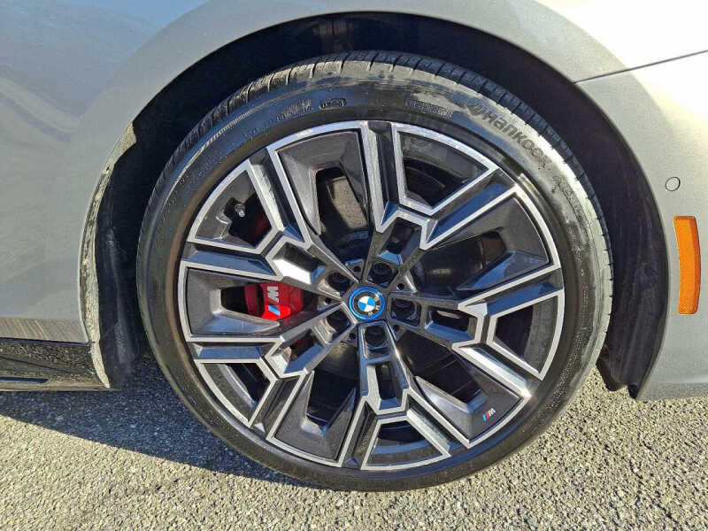 2025 BMW i5 xDrive40