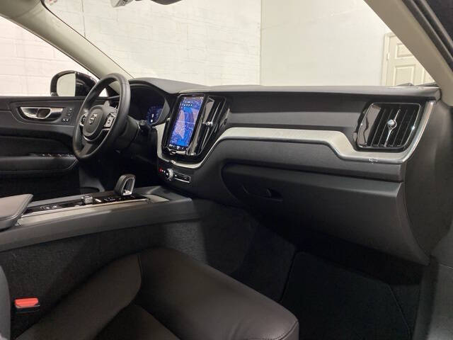 2025 Volvo XC60 B5 Plus Dark Theme