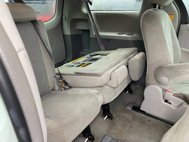2012 Toyota Sienna Base 7-Passenger