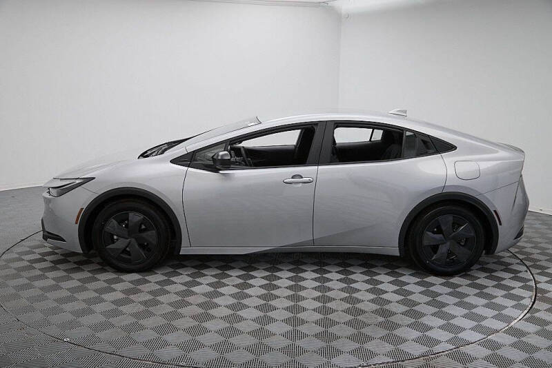 2025 Toyota Prius LE
