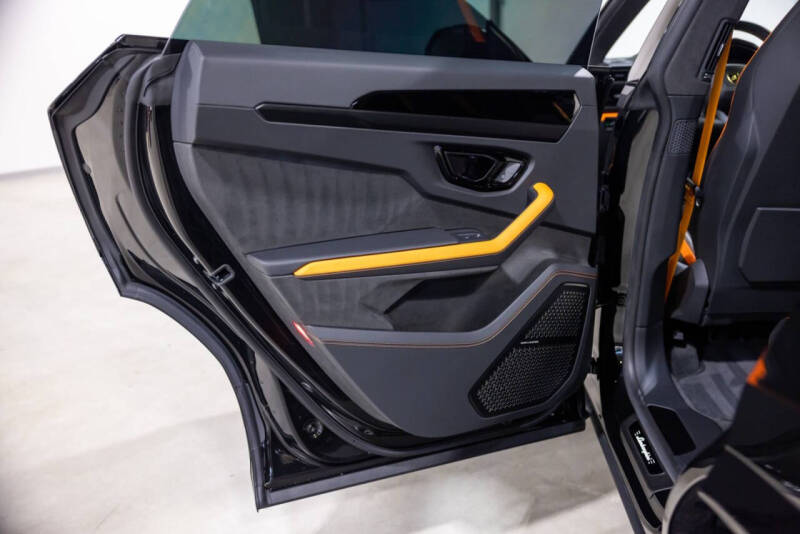 2025 Lamborghini Urus SE