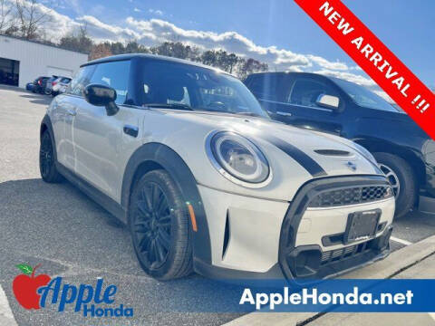 2022 MINI Hardtop 2 Door for sale at APPLE HONDA in Riverhead NY