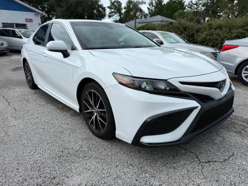 2021 Toyota Camry SE's photo