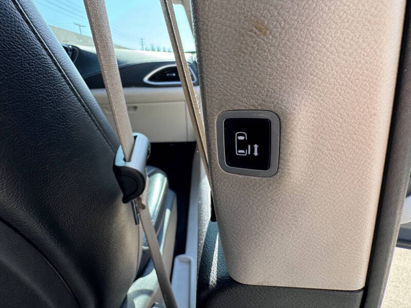 2022 Chrysler Pacifica Hybrid Touring L