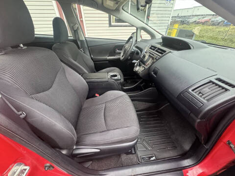 2016 Toyota Prius v Two