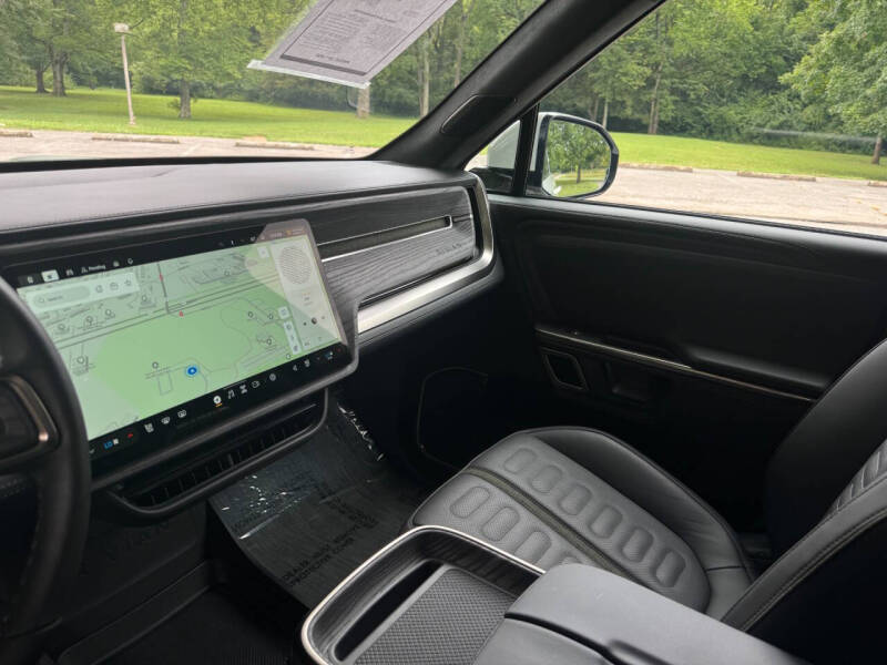 2023 Rivian R1S Adventure