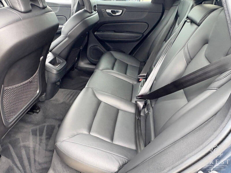 2025 Volvo XC60 B5 Core Dark Theme