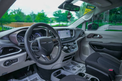 2022 Chrysler Voyager LX
