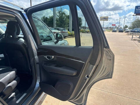 2017 Volvo XC90 T6 Momentum
