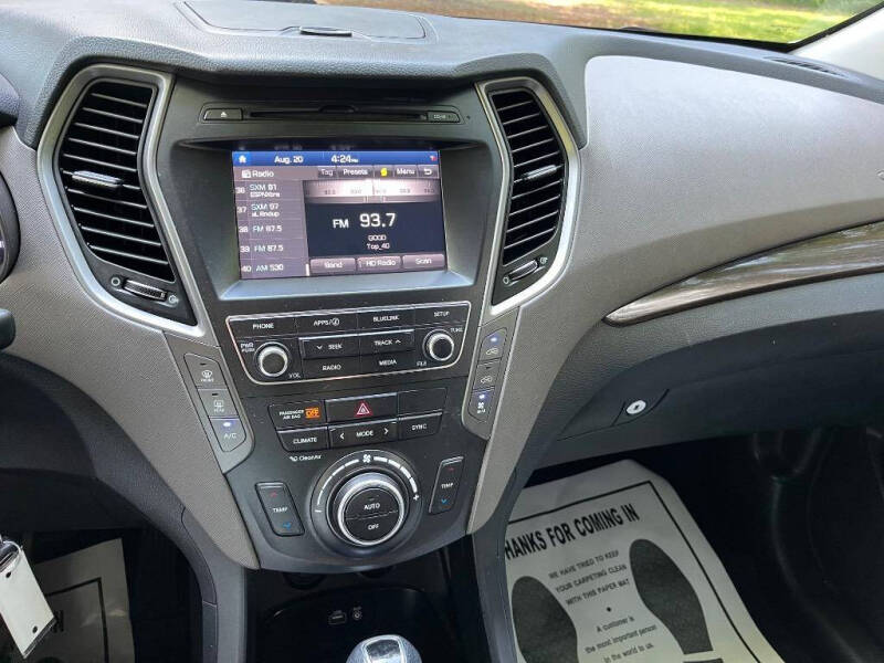 2017 Hyundai Santa Fe SE