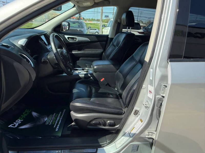 2020 Nissan Pathfinder SL
