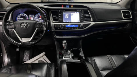 2017 Toyota Highlander SE