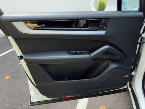 2024 Porsche Cayenne S