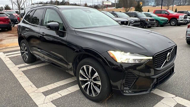 2024 Volvo XC60 B5 Core Dark Theme