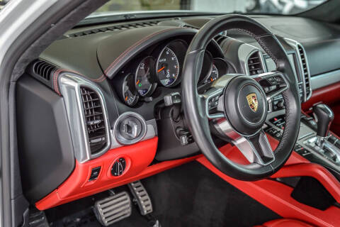 2016 Porsche Cayenne GTS