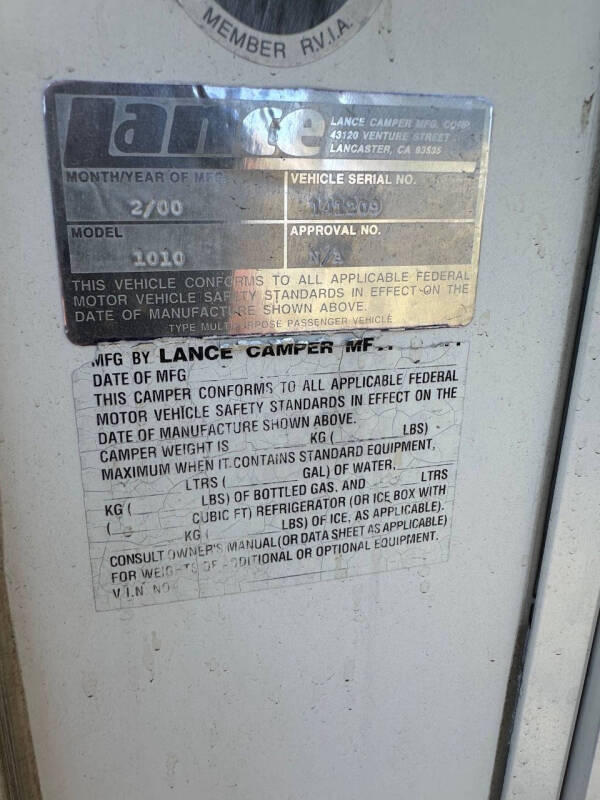 2000 Lance Camper 1010