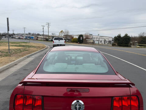 2005 Ford Mustang V6 Deluxe