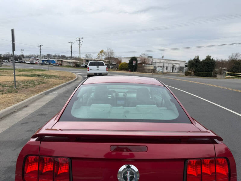 2005 Ford Mustang V6 Deluxe