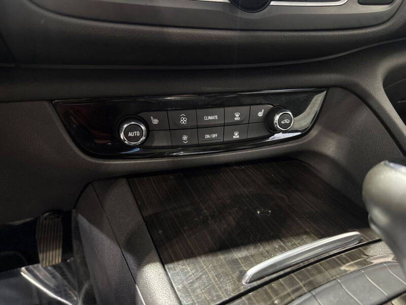 2018 Buick Regal TourX Essence