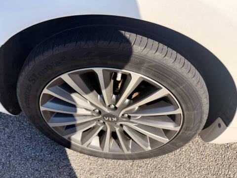 2017 Kia Cadenza Premium