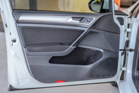 2016 Volkswagen Golf TSI S