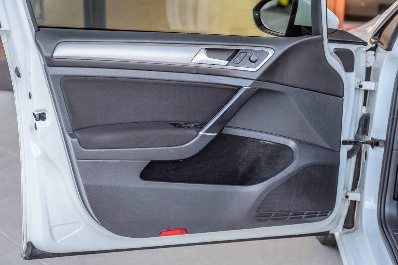 2016 Volkswagen Golf TSI S