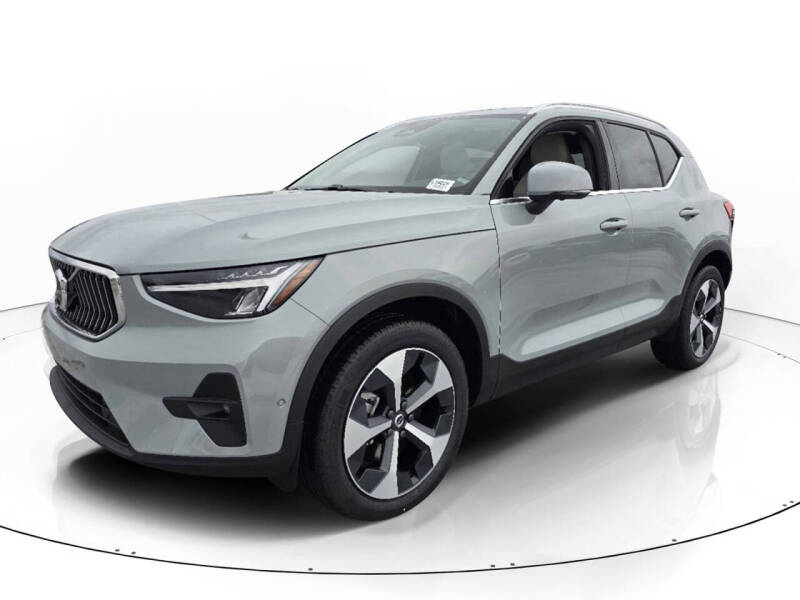 2025 Volvo XC40 B5 Plus Bright Theme