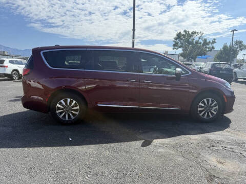 2023 Chrysler Pacifica Plug-In Hybrid Limited