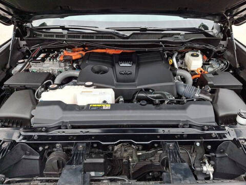 2024 Toyota Sequoia SR5