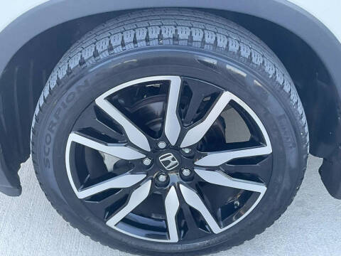 2019 Honda Pilot Touring w/Rear Captain's Chairs