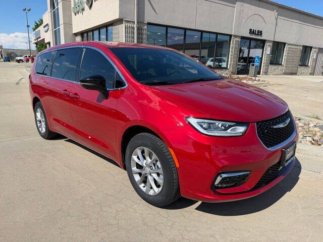 Red Hot Pearlcoat 2026 Chrysler Pacifica Select AWD Select 4dr Mini-Van 1