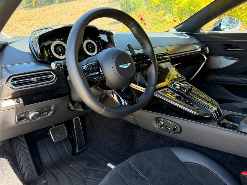 2025 Aston Martin Vantage