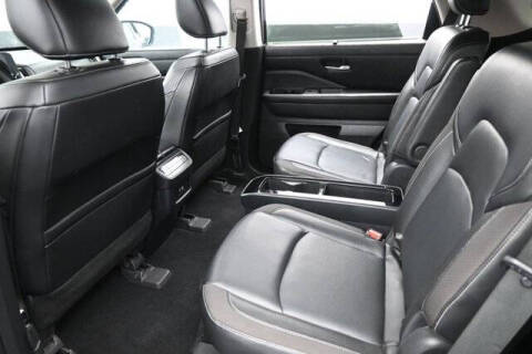 2022 Nissan Pathfinder SL