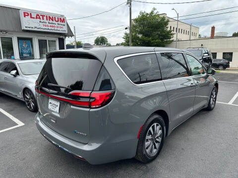 2022 Chrysler Pacifica Hybrid Touring L