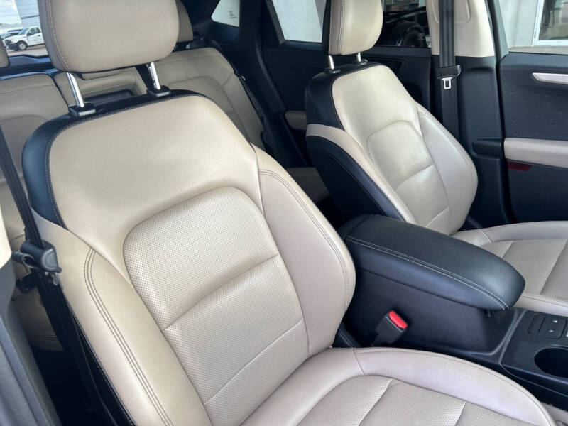 2020 Ford Escape SEL