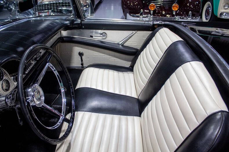 1957 Ford Thunderbird