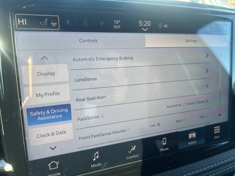 2026 Chrysler Pacifica Select