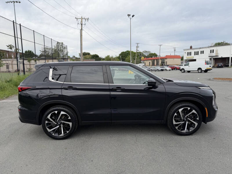 2022 Mitsubishi Outlander ES