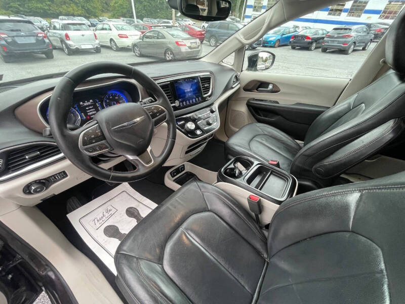 2017 Chrysler Pacifica Touring-L