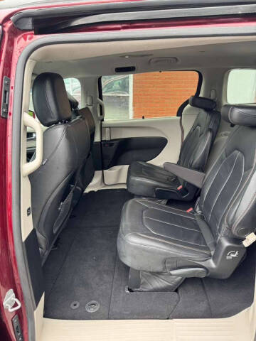2017 Chrysler Pacifica Touring-L