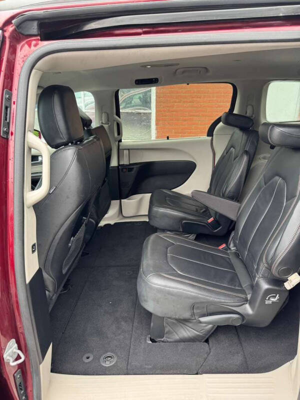 2017 Chrysler Pacifica Touring-L