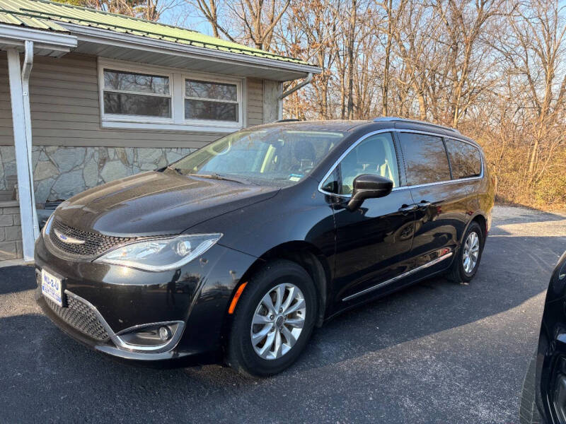 2019 Chrysler Pacifica Touring L's photo