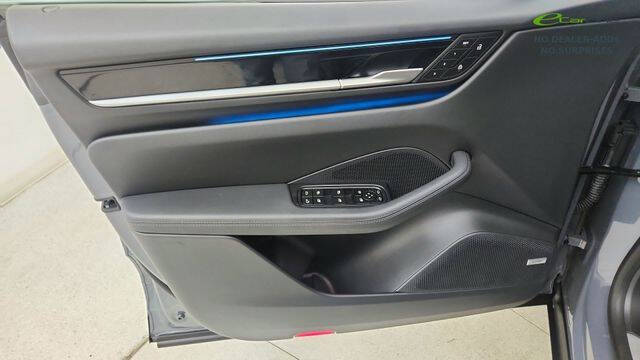 2025 Porsche Macan Electric