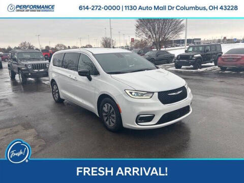 2025 Chrysler Pacifica Plug-In Hybrid Select