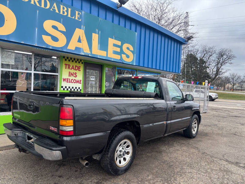 2005 GMC Sierra 1500 Work Truck photo 2