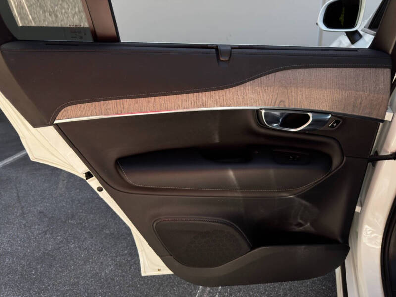 2023 Volvo XC90 Recharge T8 Ultimate Bright Theme 6P