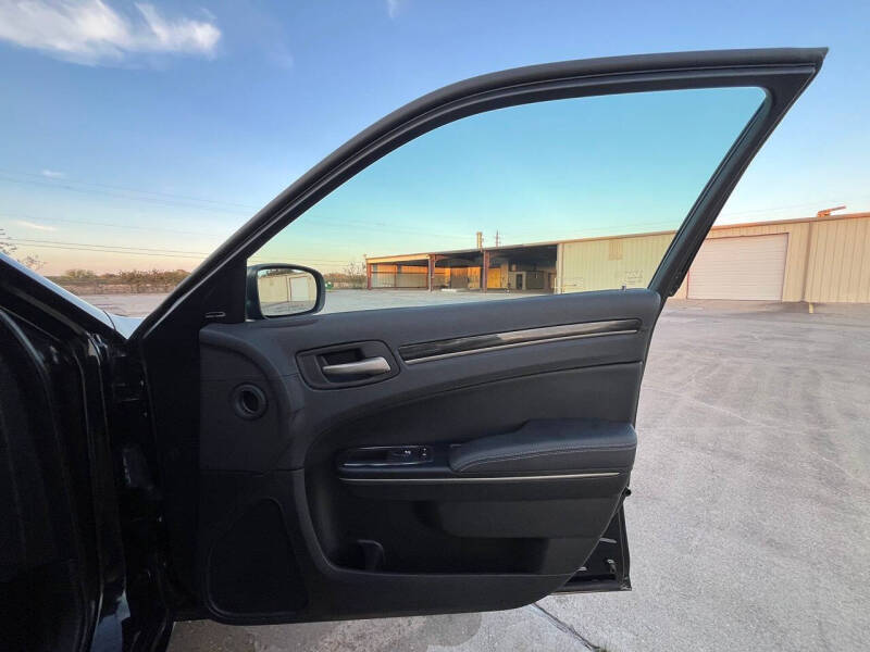 2014 Chrysler 300 C John Varvatos Limited Edition