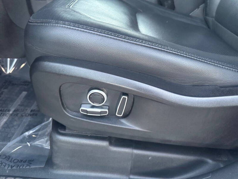 2024 Land Rover Defender 130 P400 X-Dynamic SE