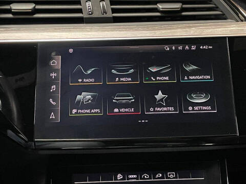 2022 Audi e-tron quattro Premium Plus