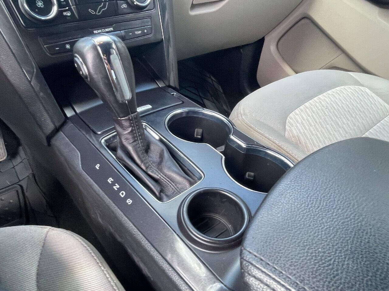 2018 Ford Explorer  - $17,900